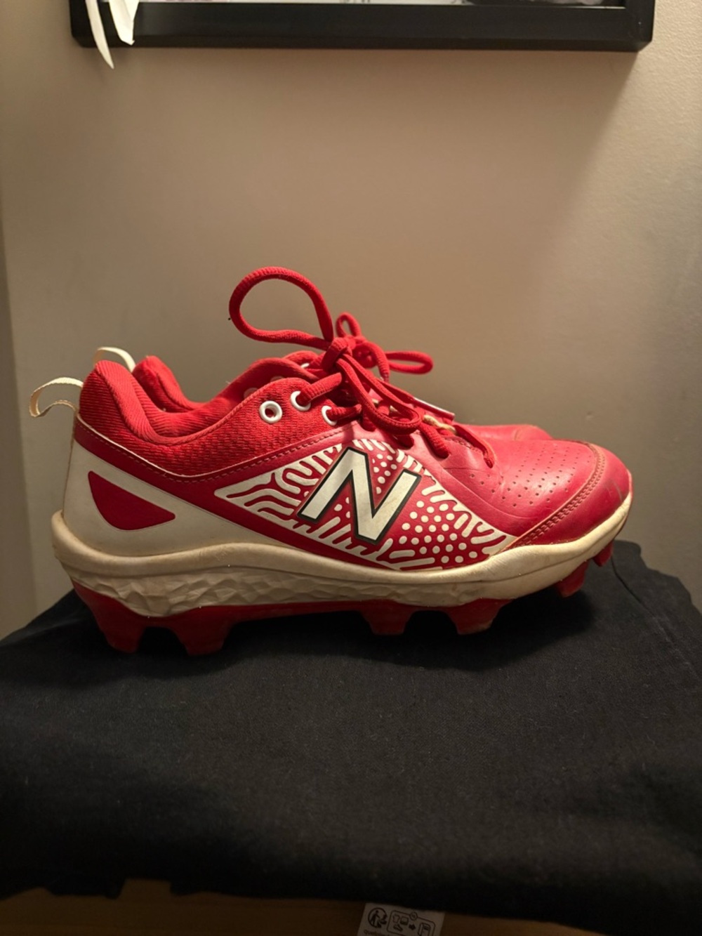 New Balance Women's Fresh Foam Velo V2 Molded Softball Shoe- Size 7